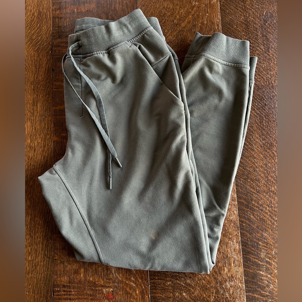 - Lululemon sweatpants size medium